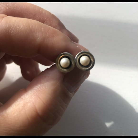 Silpada Jewelry - HTF Silpada Pearl in Silver Nest studs - new silicone stabilizer backs included